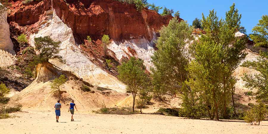 Walking through the colourful canyons of the Luberon